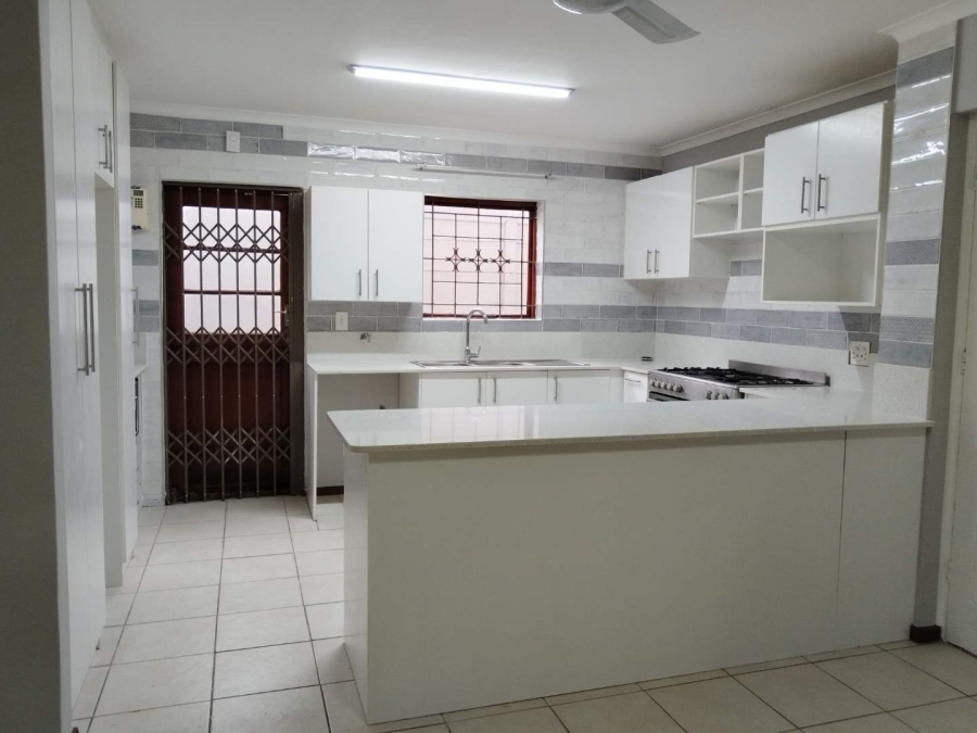 5 Bedroom Property for Sale in Victoria Park Western Cape